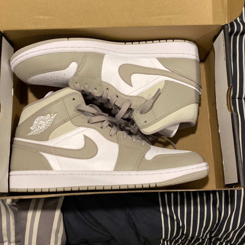 Jordan 1 Collage Gray (11)